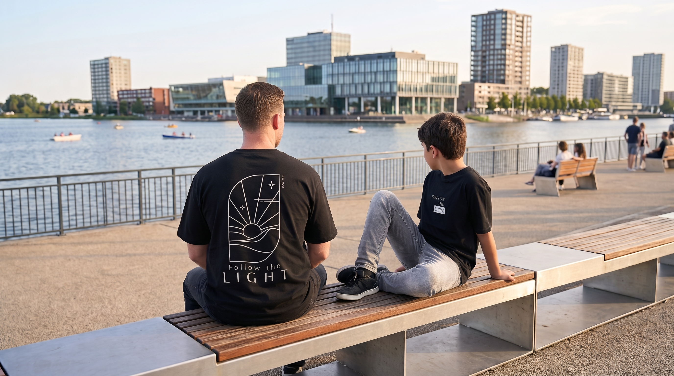 PinkManiacTV merch lifestyle in de stad